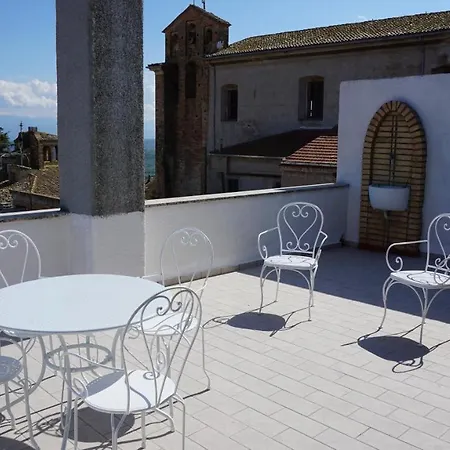 La Casa Sul Corso E La Casa Sui Tetti